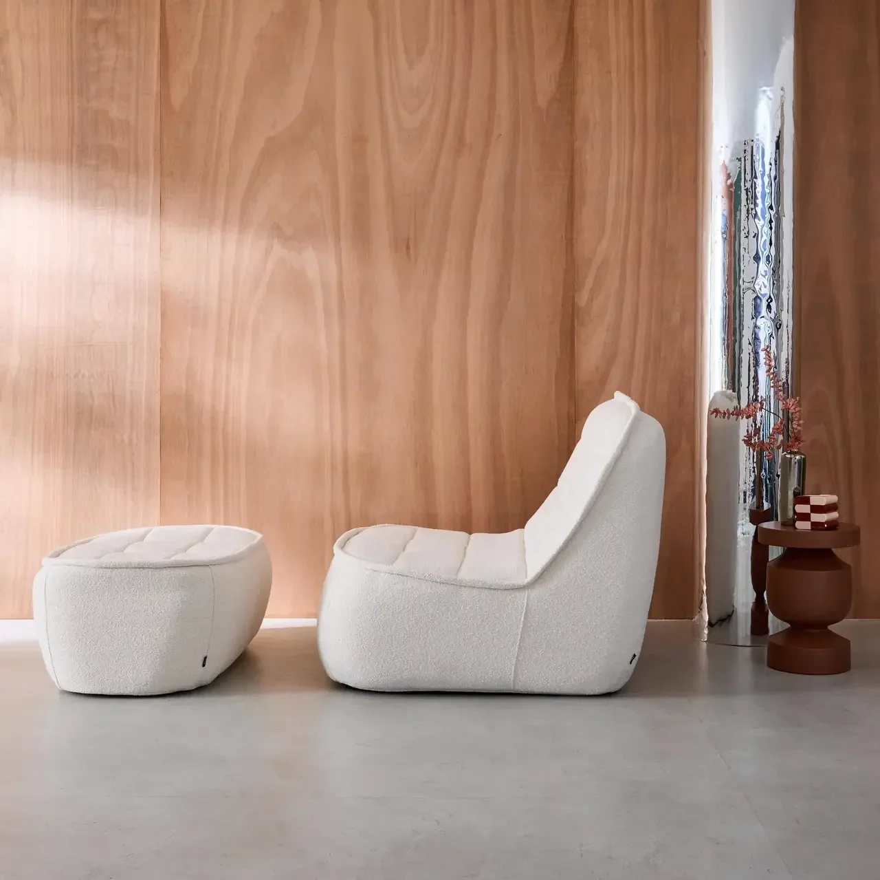 Fauteuil chauffeuse bouclette Boni avec repose-pieds - confort cosy