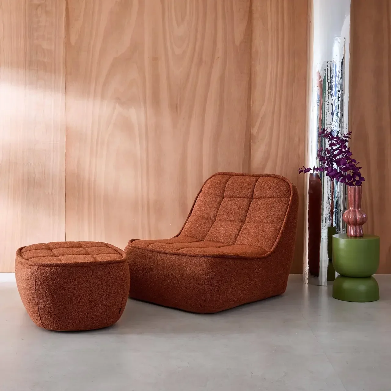 Fauteuil chauffeuse Boni bouclette texturée avec repose-pieds assorti