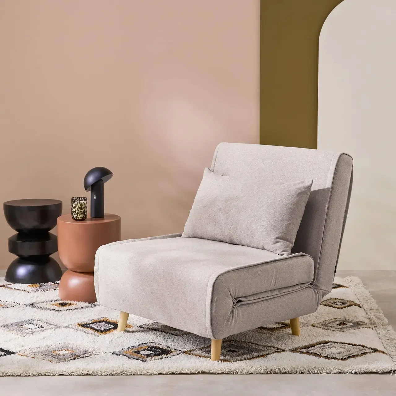 Fauteuil chauffeuse convertible tissu beige pieds bois 1 place