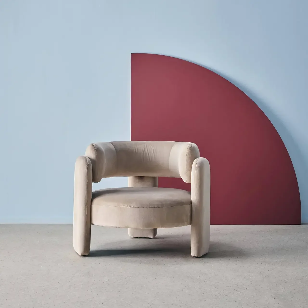 Fauteuil design 3 pieds velours beige Mellow - assise confortable salon chambre