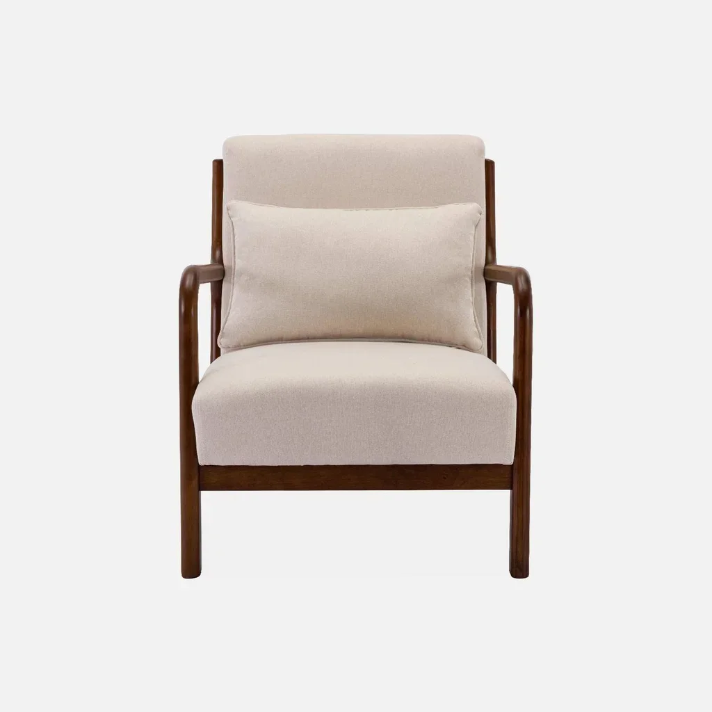 Poltrona escandinava Lorens bege madeira de seringueira nogueira design nórdico conforto