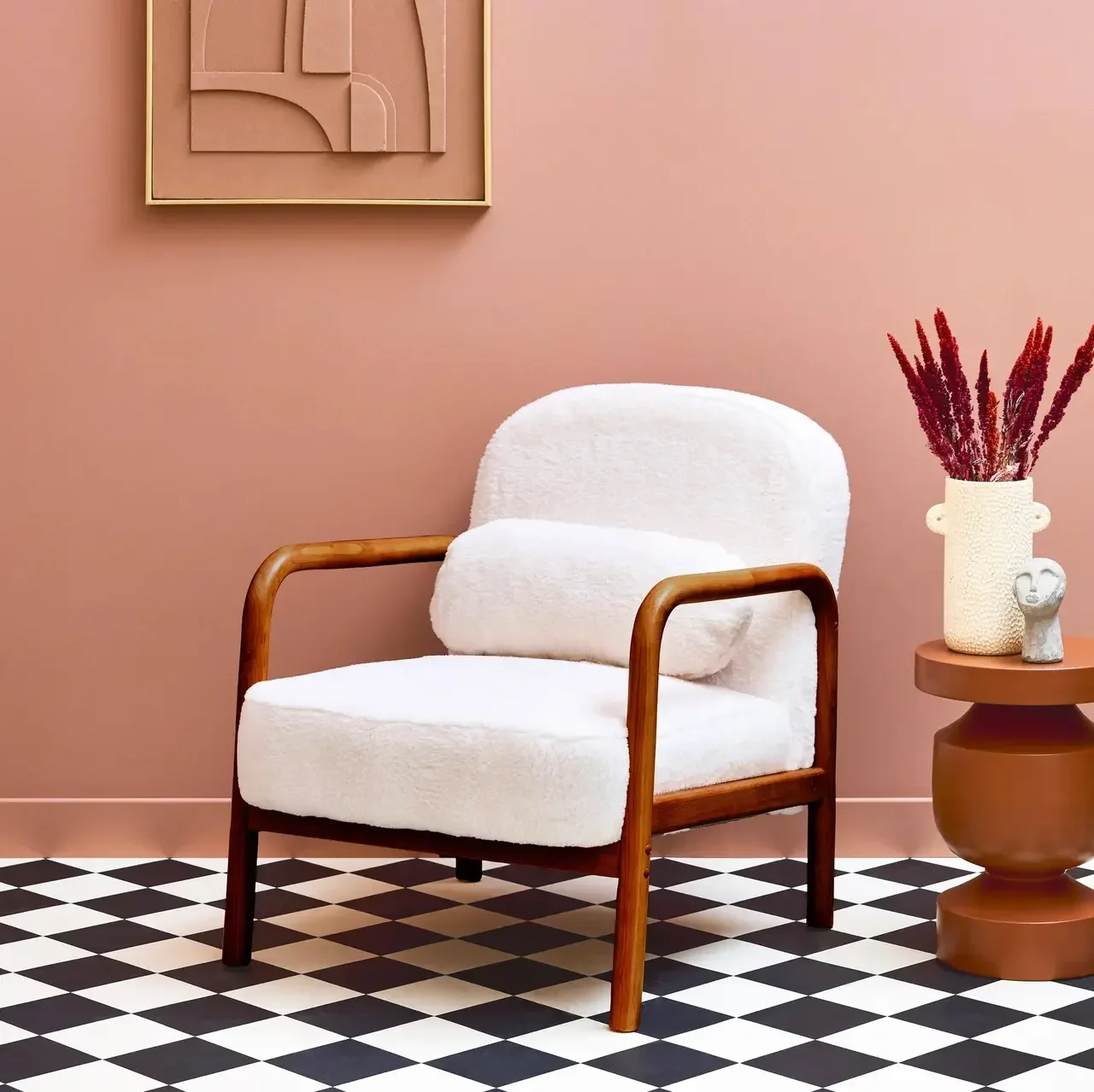 Fauteuil scandinave Amélie bois hévéa noyer et fausse fourrure