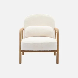 Poltrona escandinava madeira hevea pele sintética creme design arredondado conforto