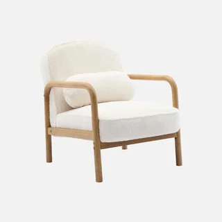Poltrona escandinava madeira hevea pele sintética creme design arredondado conforto