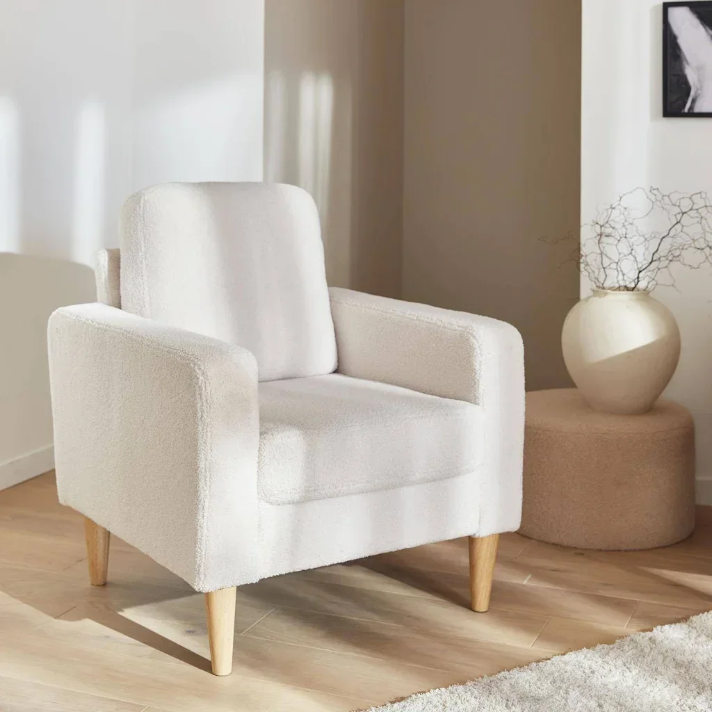 Fauteuil scandinave Bjorn bois eucalyptus tissu bouclette cocooning