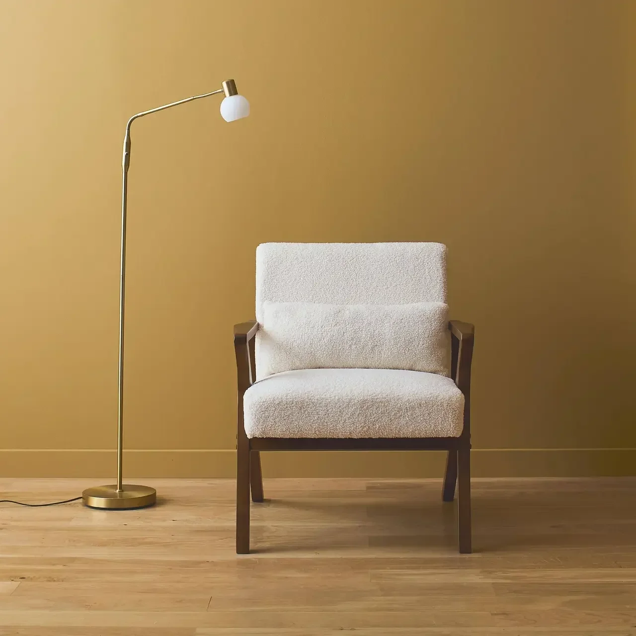 Fauteuil scandinave bois hévéa assise bouclette beige confort