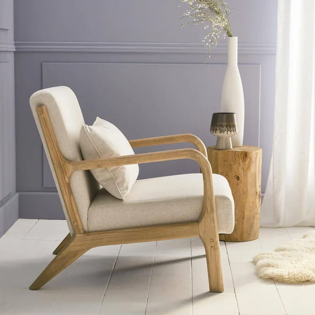 Fauteuil scandinave bois hévéa massif tissu rembourré Lorens confort