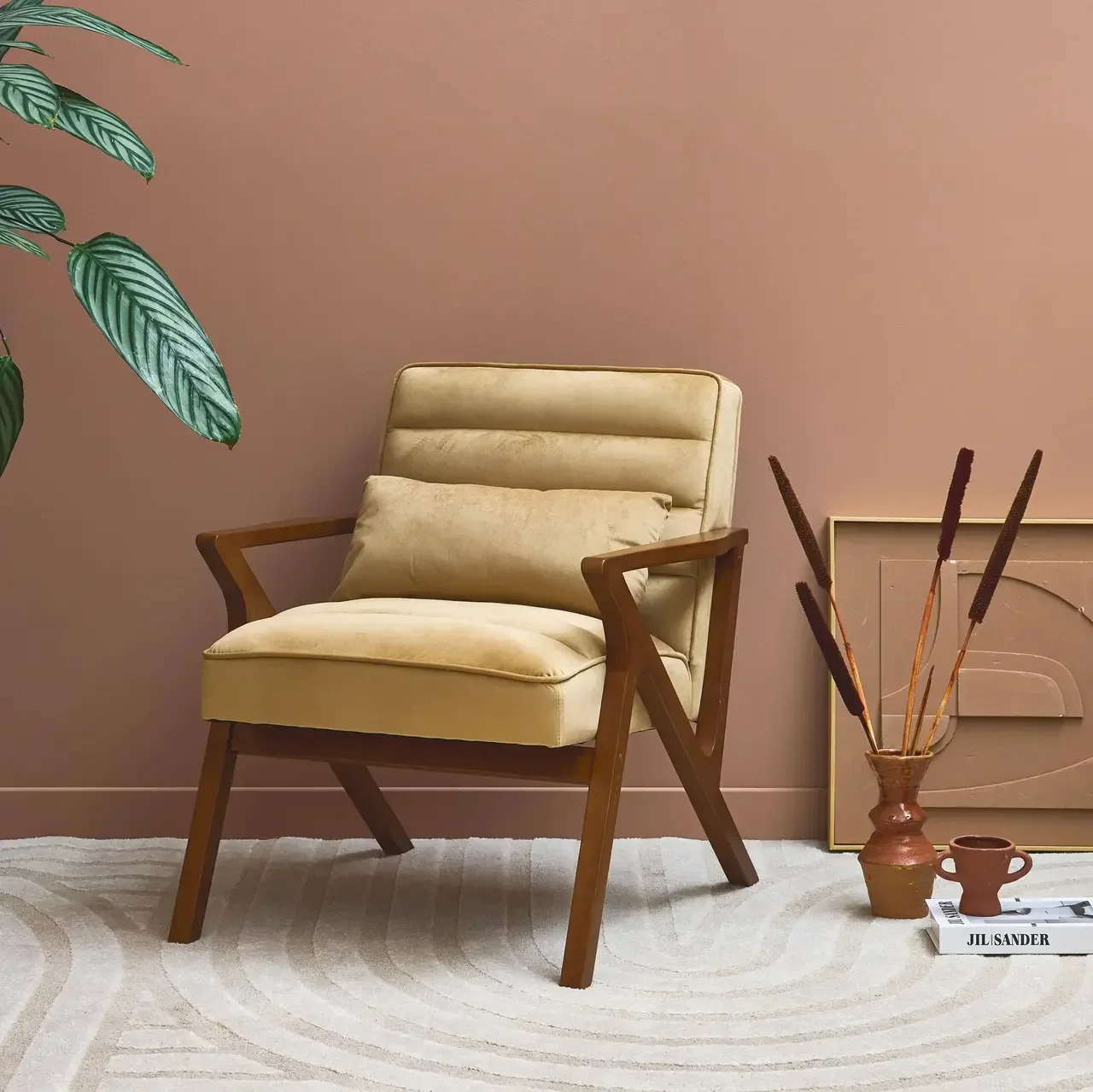 Fauteuil scandinave velours vert bois hévéa noyer clair salon cocooning