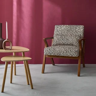 Fauteuil scandinave hévéa noyer imprimé léopard design
