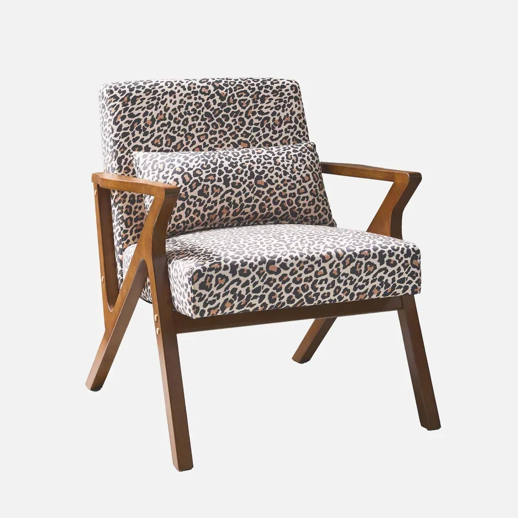 Fauteuil scandinave hévéa noyer imprimé léopard design