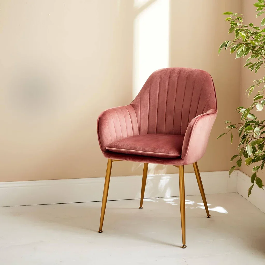 Fauteuil design velours noir mat vintage Shella pieds métal
