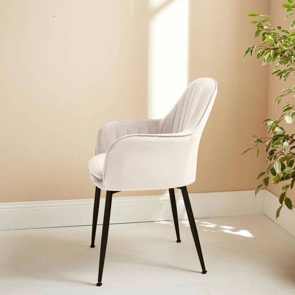 Fauteuil vintage velours Shella noir mat design élégant