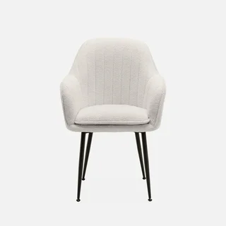 Poltrona Shella vintage aconchegante metal preto fosco e tecido bouclé branco