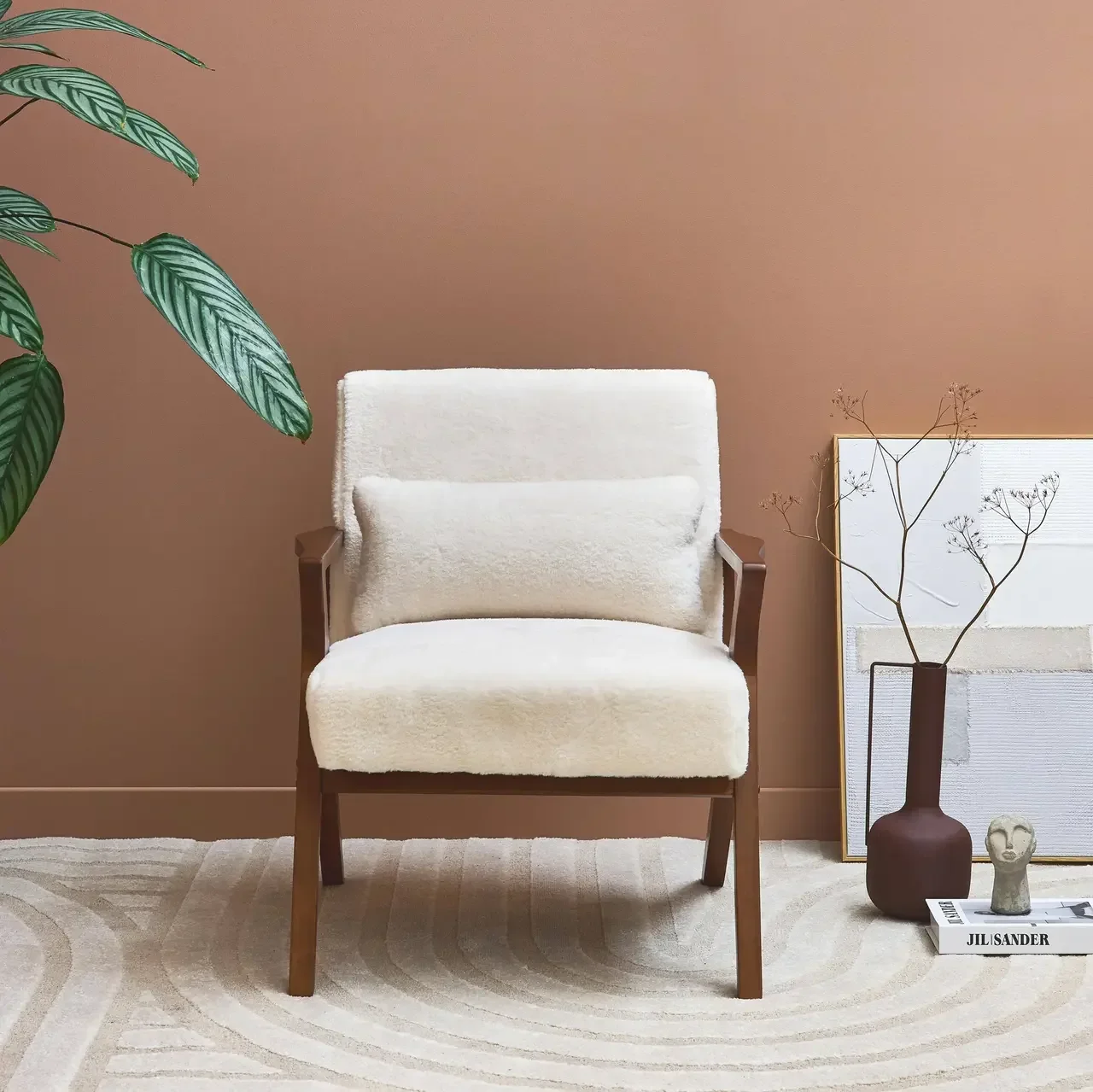 Fauteuil nordique hévéa noyer assise fausse fourrure douce