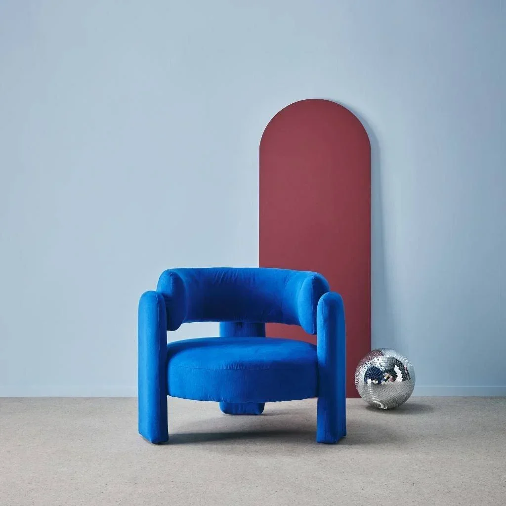Fauteuil scandinave 3 pieds Mellow bleu feutrine design moderne