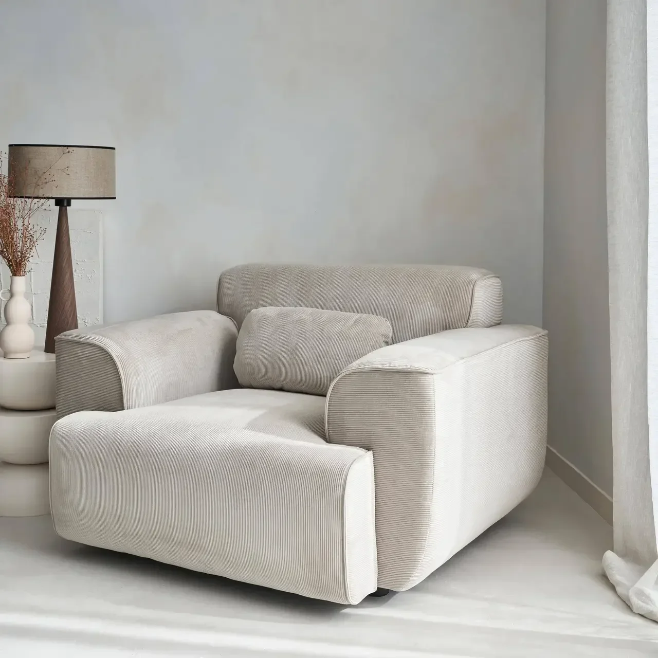 Fauteuil velours côtelé 1 place gris design minimaliste salon