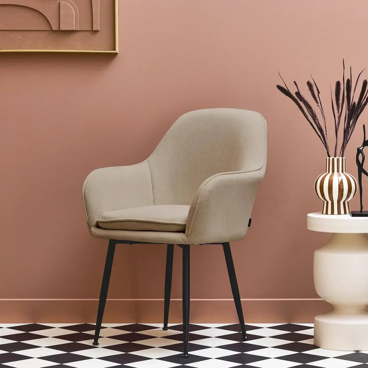 Fauteuil velours côtelé vintage structure métallique noir mat confortable Shella