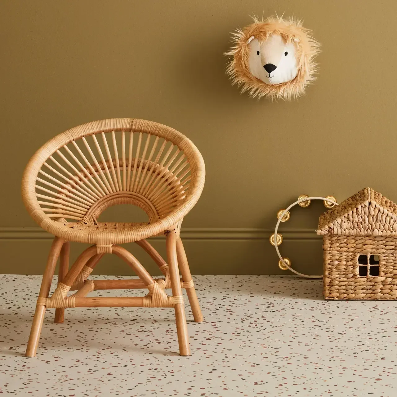 Fauteuil vintage rotin naturel enfant chambre bohème