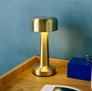 Lampe LED dorée cylindrique Ø9 cm avec port USB pour salon