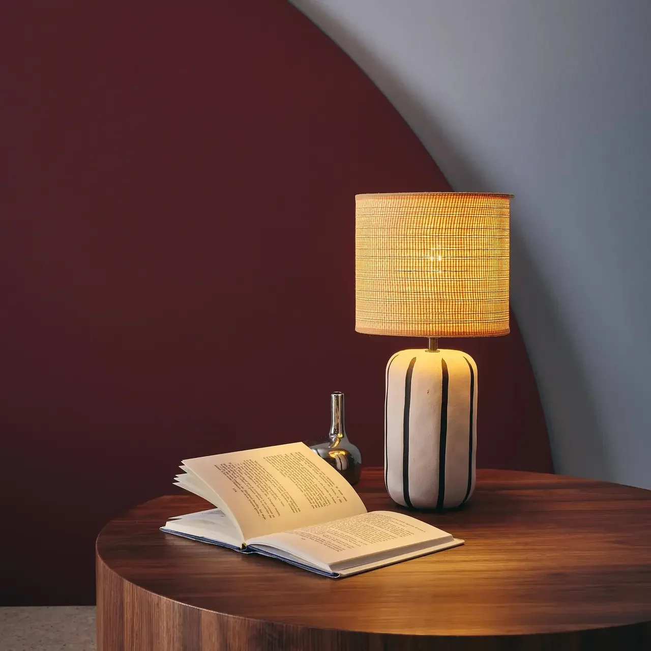 Lampe chevet céramique rayée abat-jour rotin 41 cm style cosy Roxane