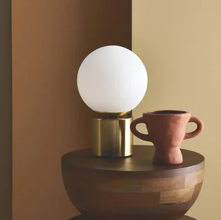 Lampe de table Nino dorée verre blanc 25 cm design contemporain