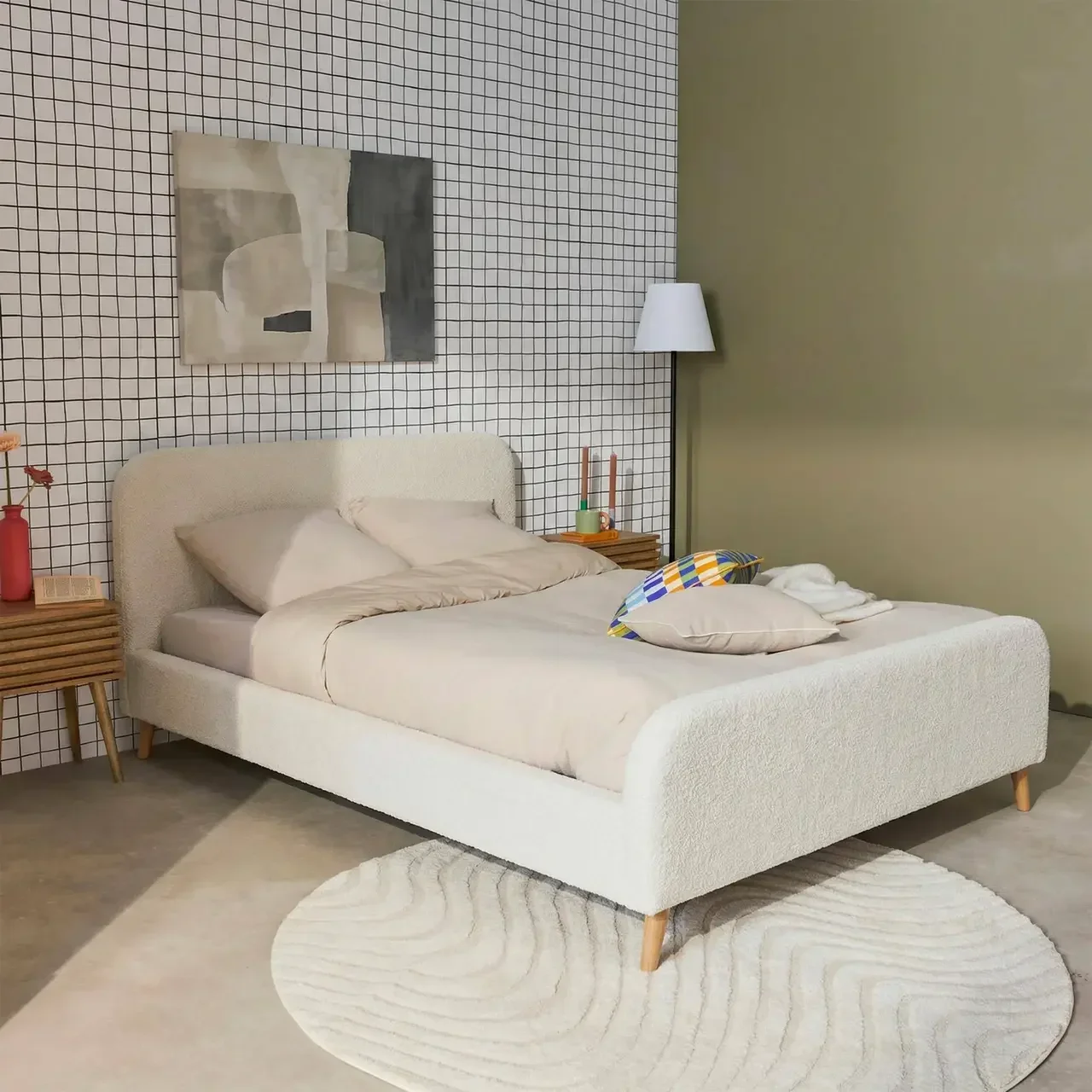 Lit 140x190 cm bouclette crème avec sommier et tête de lit capitonnée Finn