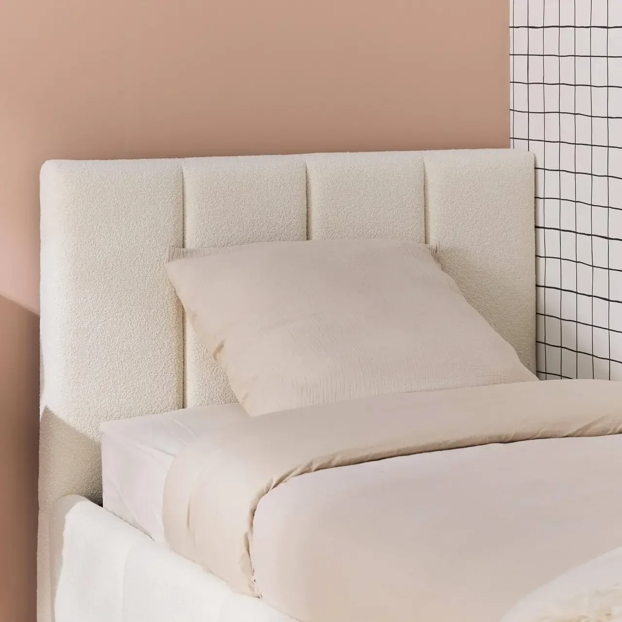 Lit coffre Lex avec tête de lit bouclette blanche et rangement intégré