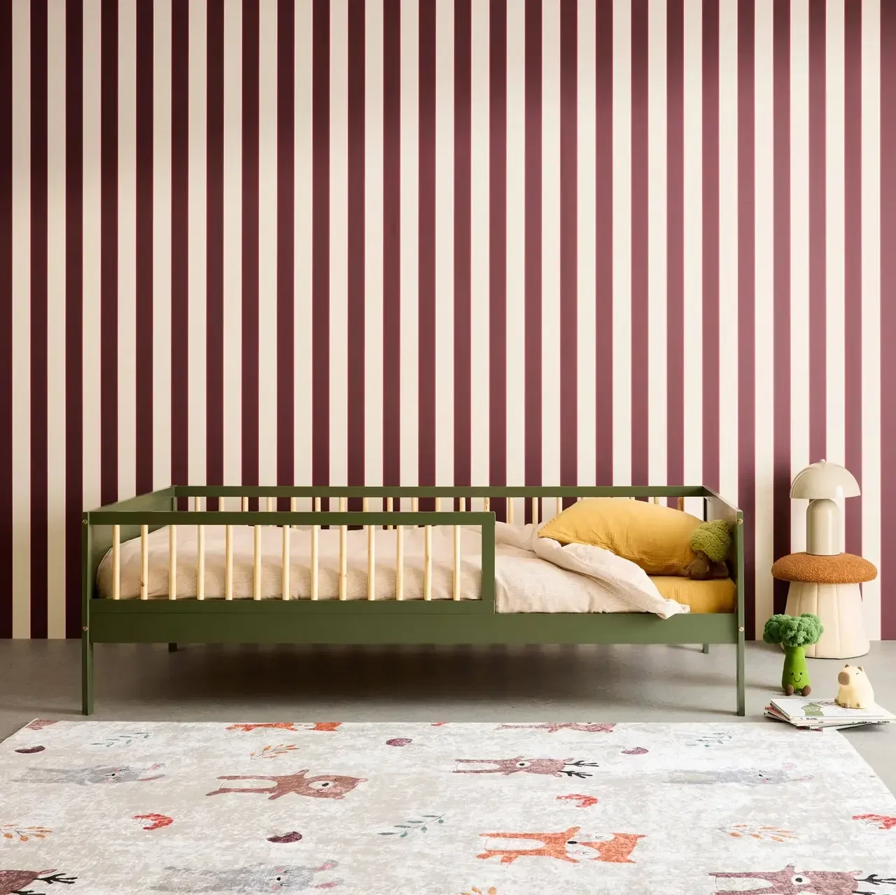 Lit junior 90x190 pin massif naturel sommier lattes barrière sécurité enfant
