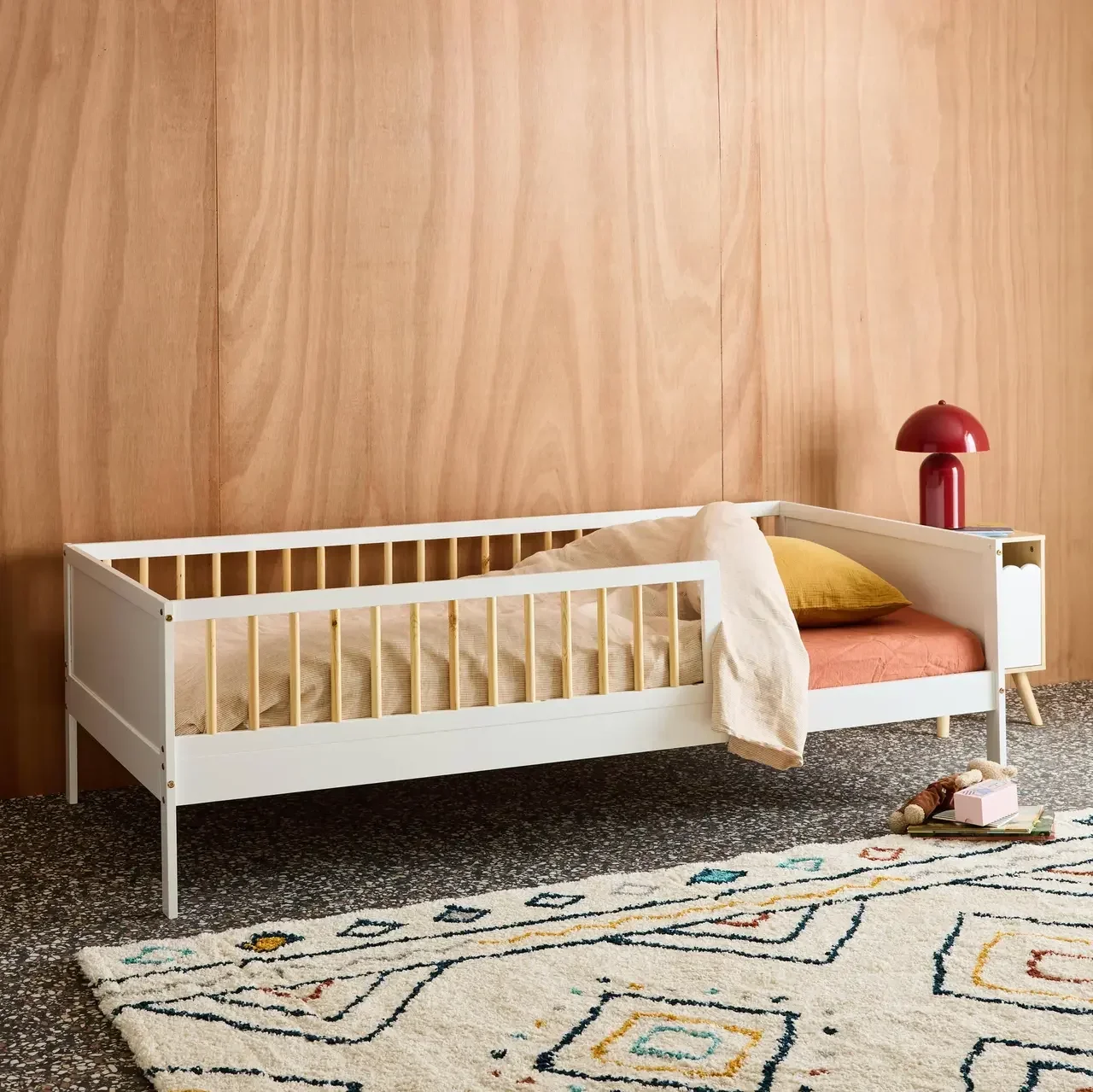 Lit junior 90x190 cm pin massif naturel sommier à lattes intégré barrière sécurité
