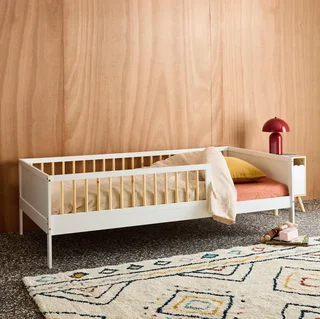 Lit junior 90x190 cm pin massif naturel sommier à lattes intégré barrière sécurité