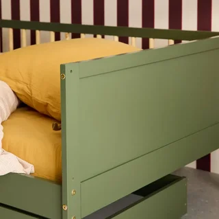 Lit junior 90x190 pin massif naturel sommier lattes barrière sécurité enfant