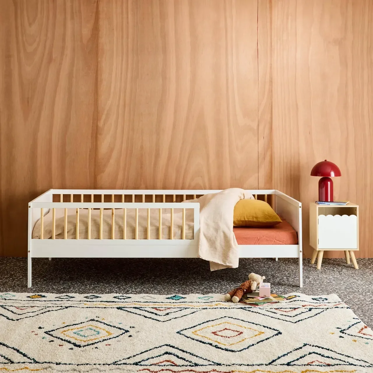 Lit junior 90x190 cm pin massif naturel sommier à lattes intégré barrière sécurité