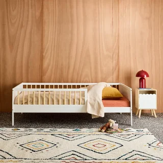 Lit junior 90x190 cm pin massif naturel sommier à lattes intégré barrière sécurité