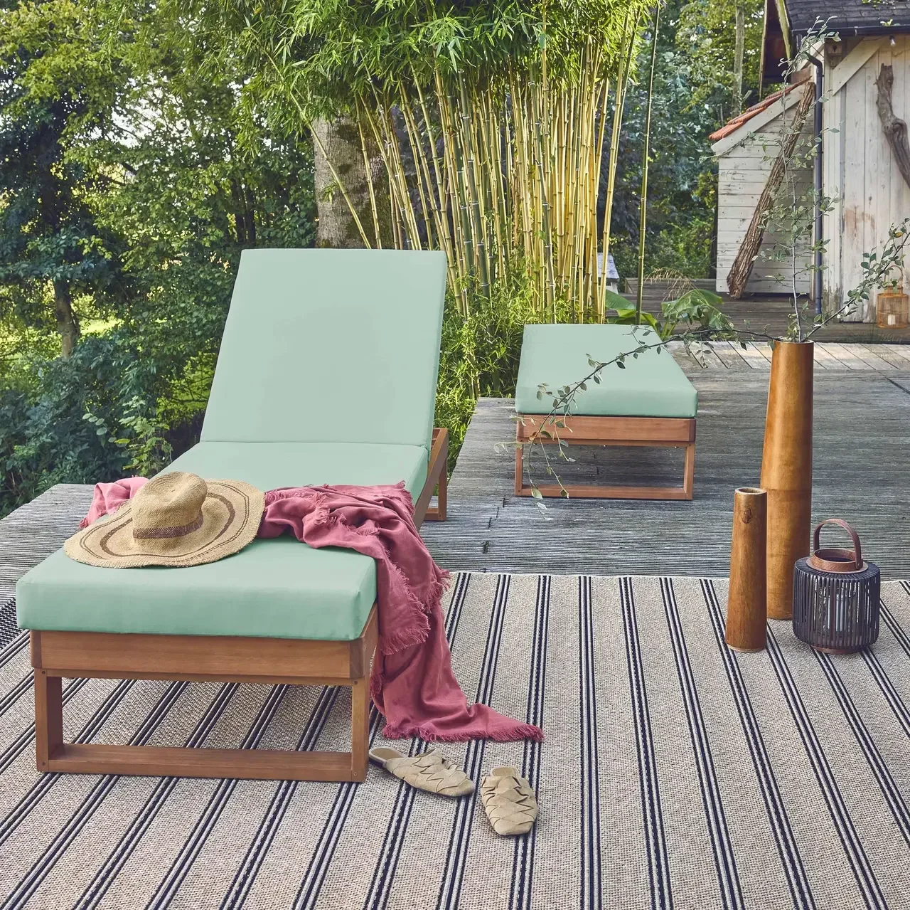 Set de 2 tumbonas ajustables de eucalipto Pamplona para jardín