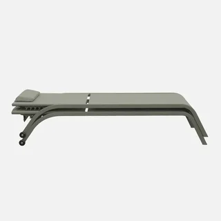 2 transats métalliques inclinables avec matelas et roues de déplacement