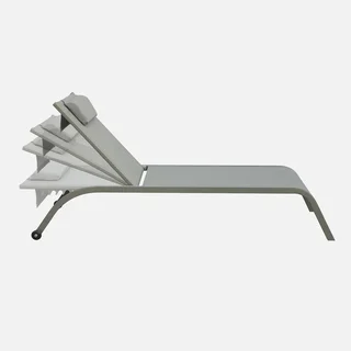 2 transats métalliques inclinables avec matelas et roues de déplacement