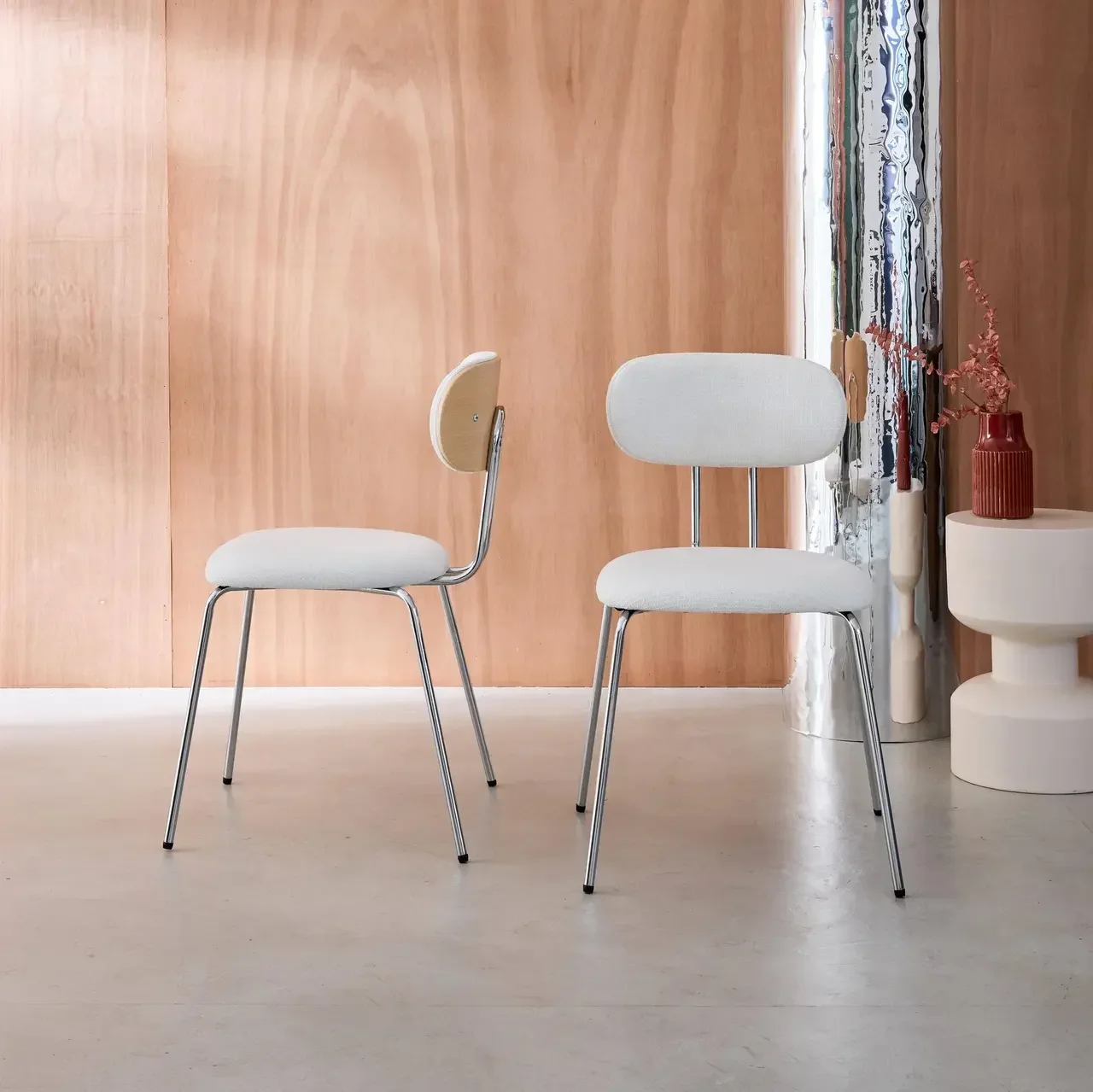 Lot 2 chaises design bois cintré chêne textile imperméable métal chromé Erin