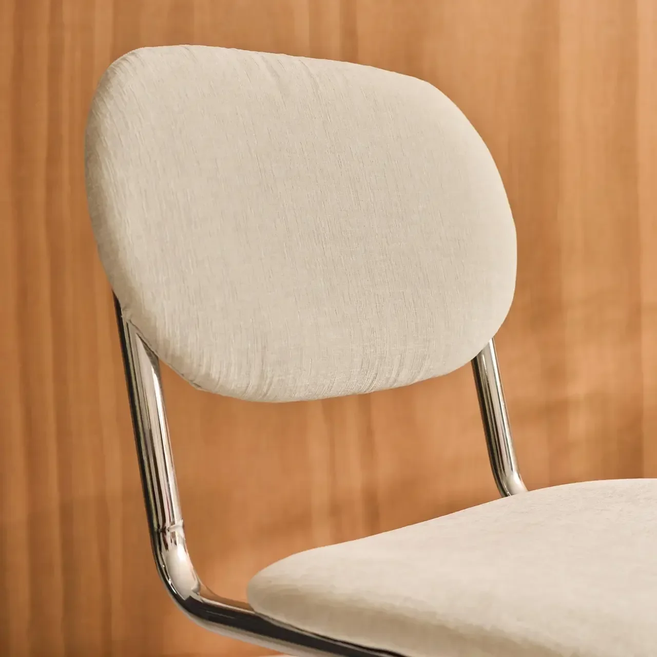 Chaises design cantilever métal chenille beige pieds chromés lot de 2