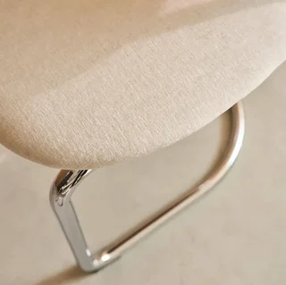 Chaises design cantilever métal chenille beige pieds chromés lot de 2