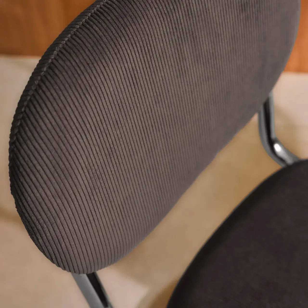 2 chaises design Maloa velours côtelé marron pieds chromés