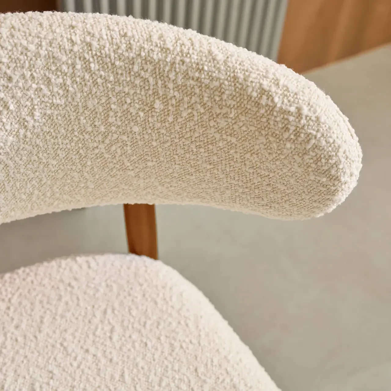 Lot de 2 chaises scandinaves hévéa bouclette