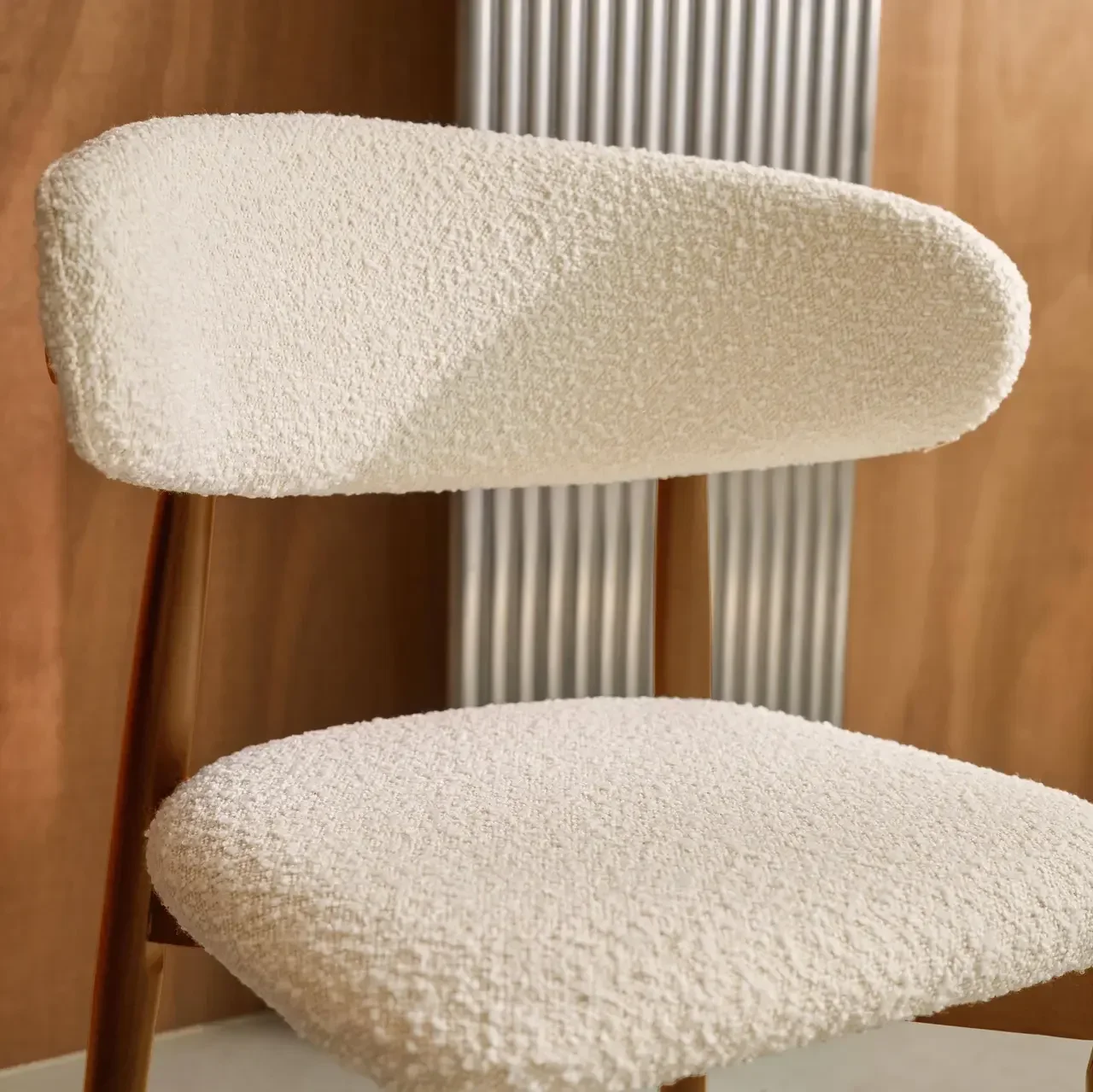 Lot de 2 chaises scandinaves hévéa bouclette