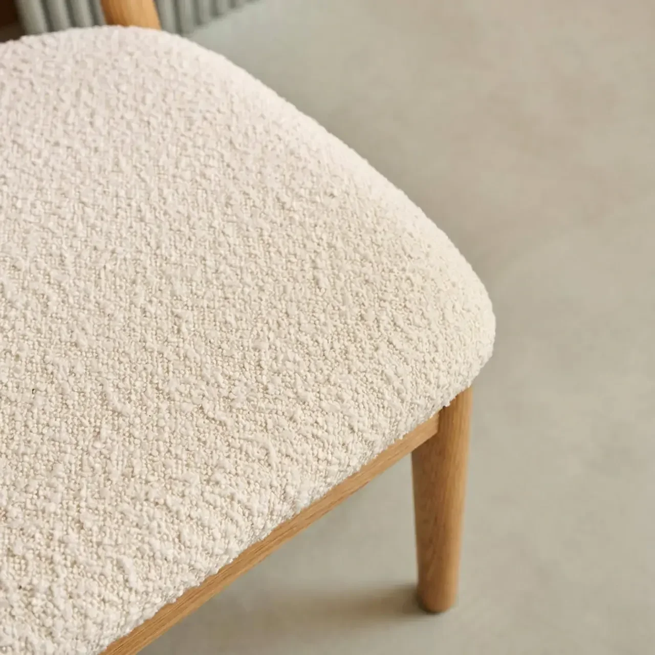 Chaises scandinaves hévéa bouclette lot de 2 design nordique