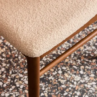 Lot 2 chaises rétro bois hévéa assise cannée accoudoirs bouclette crème