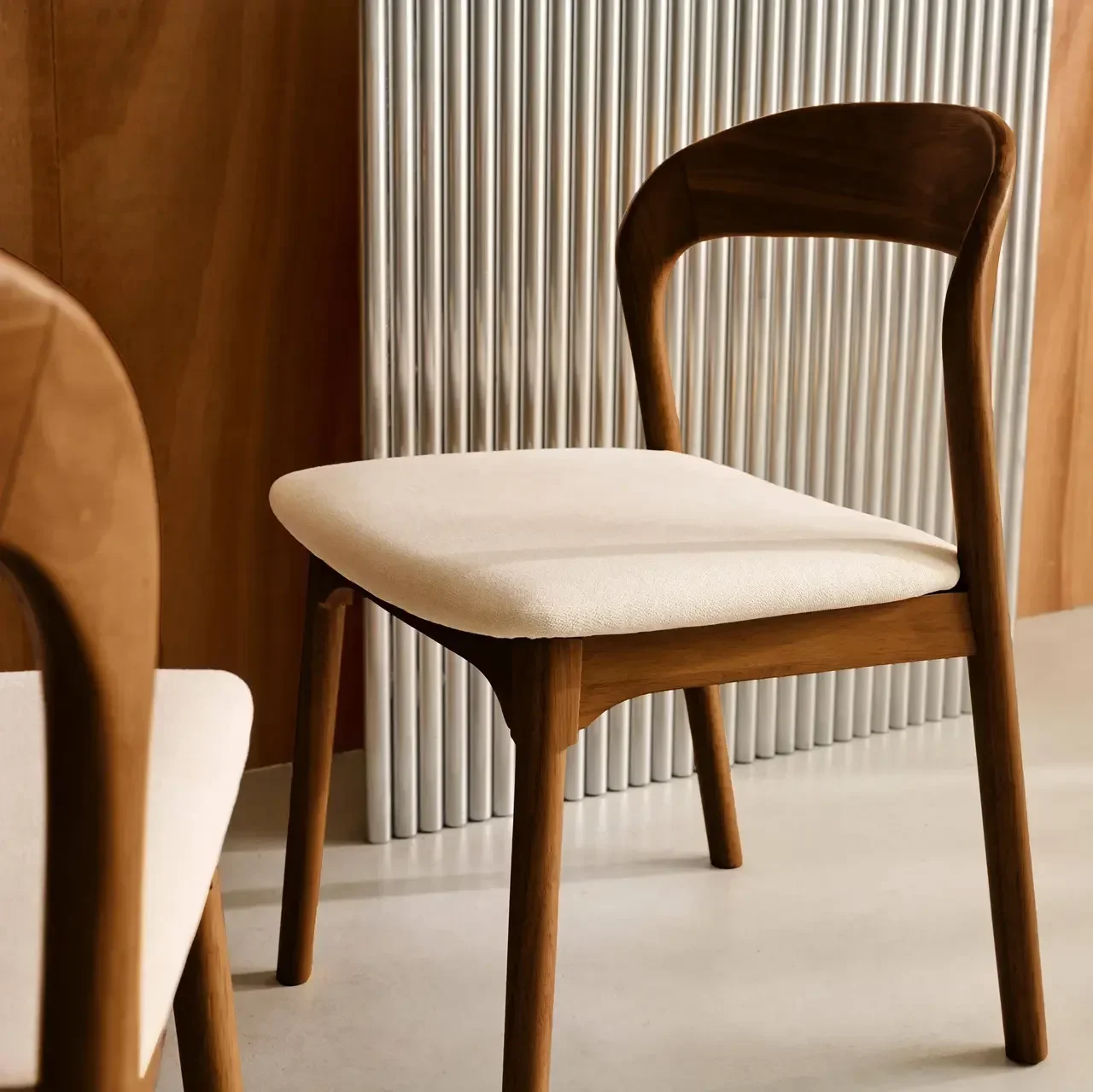 2 retro chairs solid rubberwood beige fabric vintage Athena