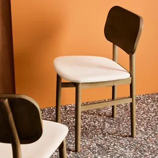 Chaises rétro hévéa tissu beige design arrondi