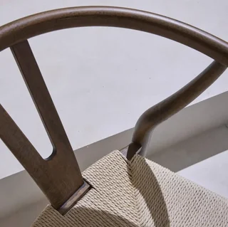 Deux chaises vintage bois hêtre et cordes tressées empilables