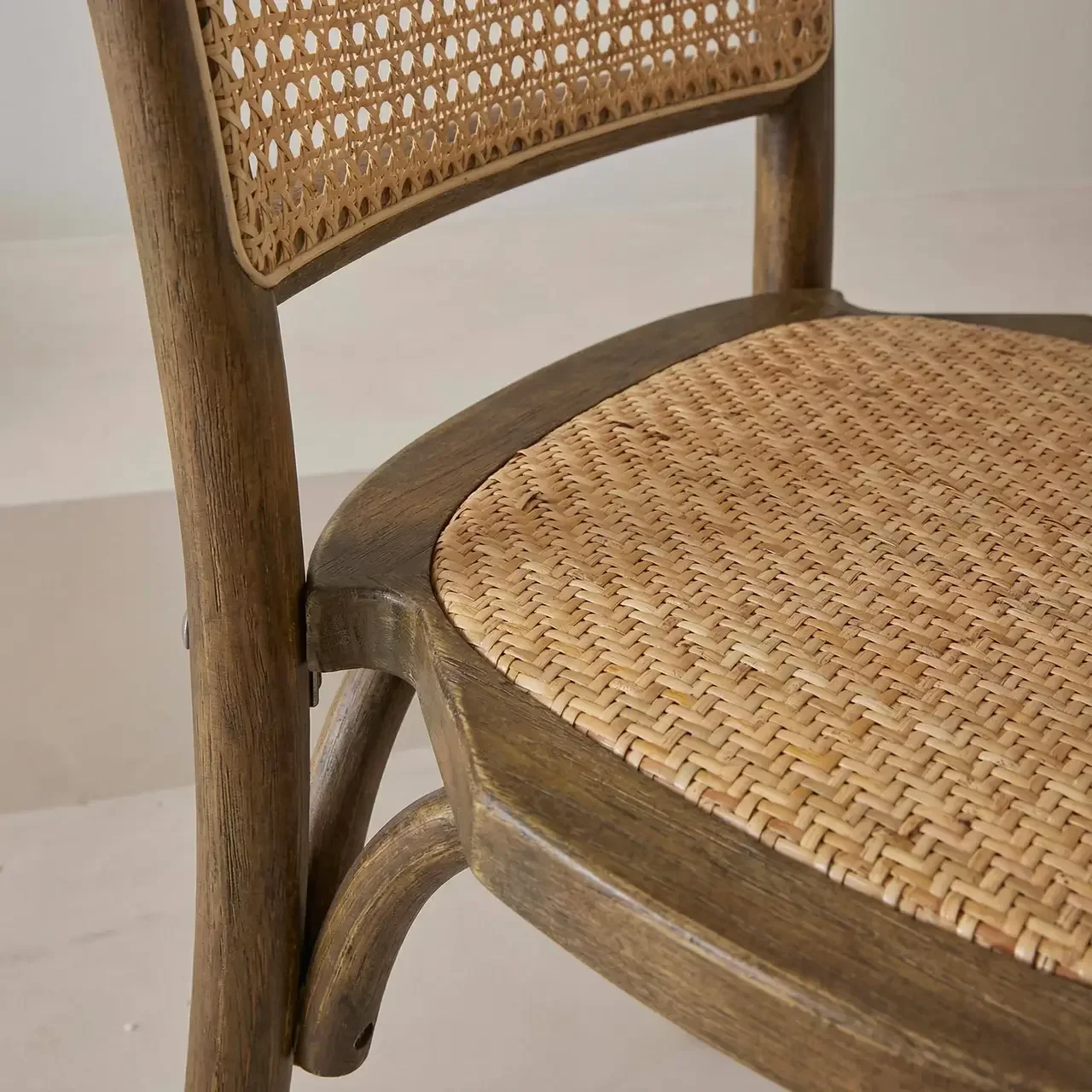 Lot 2 chaises vintage bois rotin Montparnasse empilables