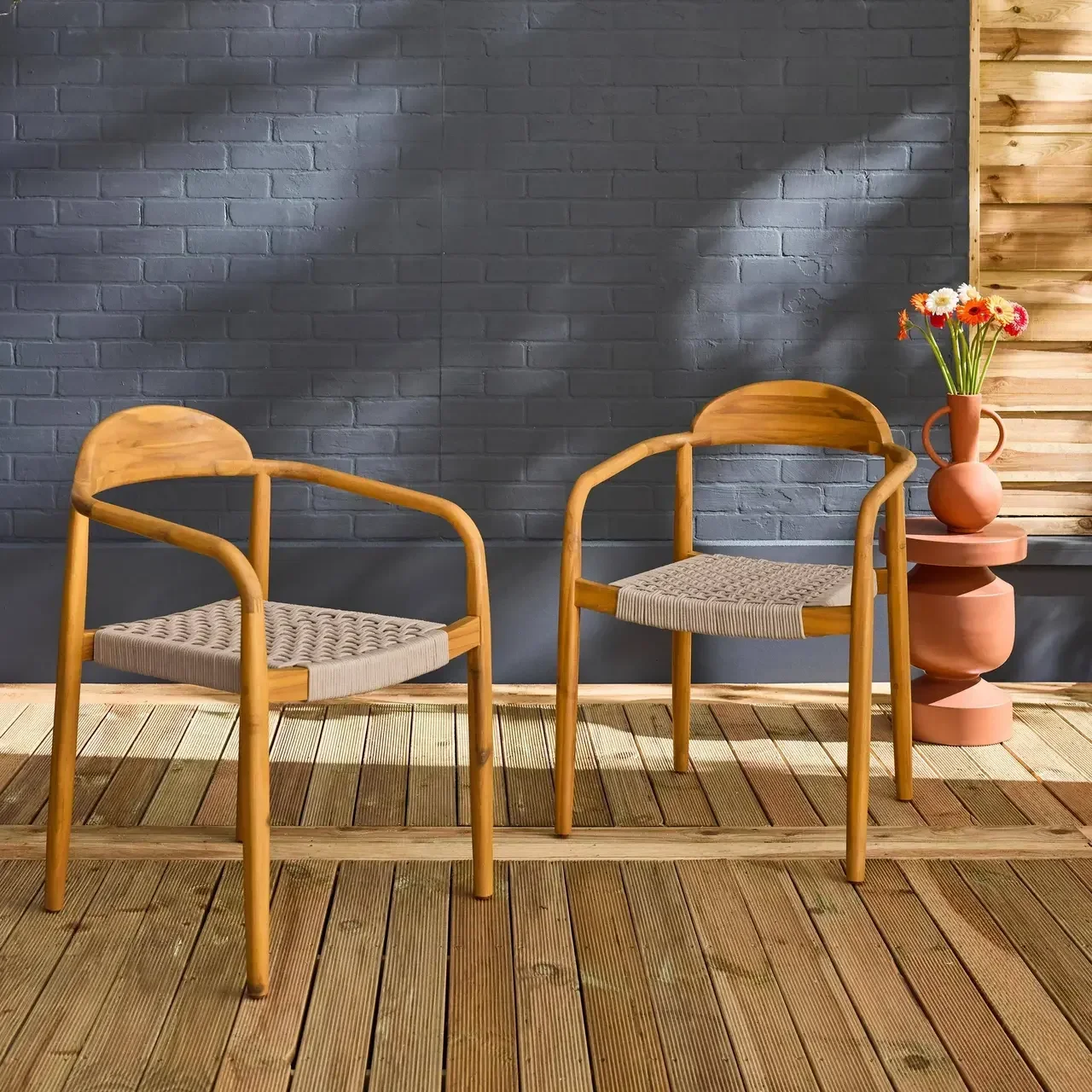 Lot de 2 fauteuils de jardin en bois d'acacia et résine tressée Cerina