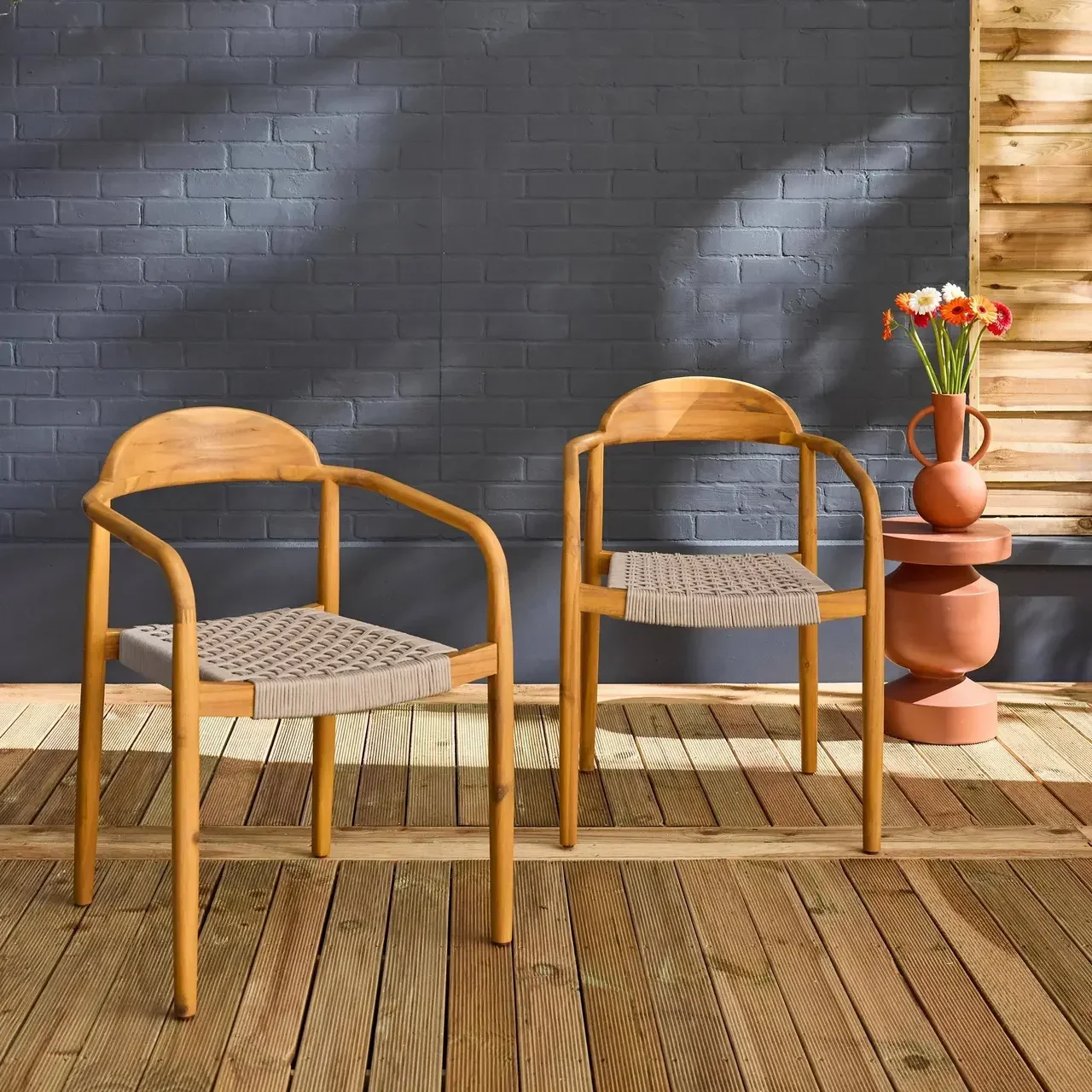 Lot de 2 fauteuils de jardin en bois d'acacia et résine tressée Cerina